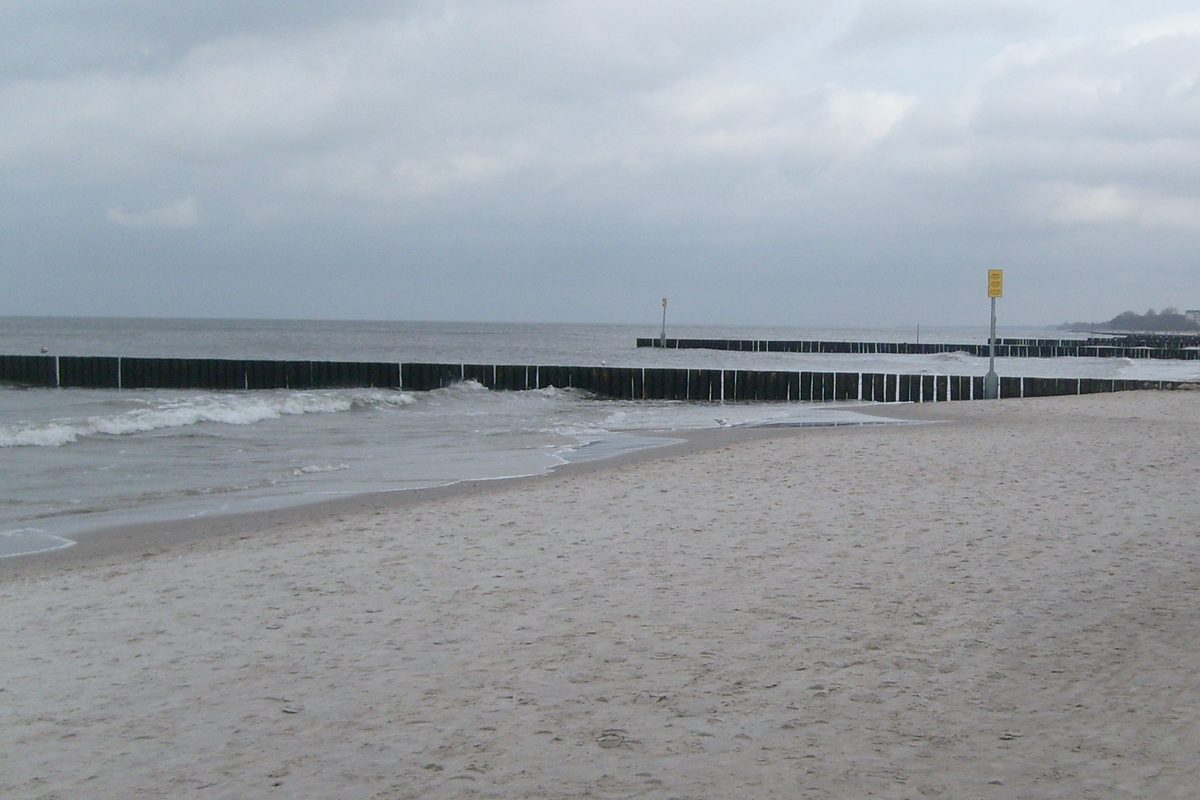 Plaża w Kołobrzegu poza sezonem