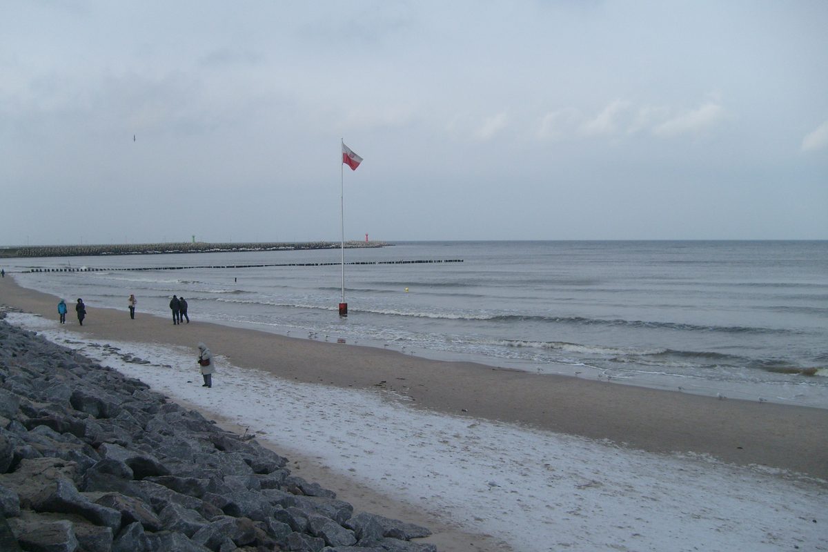 Zimowa plaża w Kołobrzegu