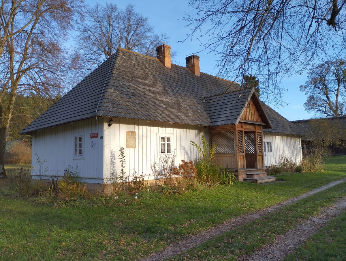 Drewniana leśniczówka w Floriance