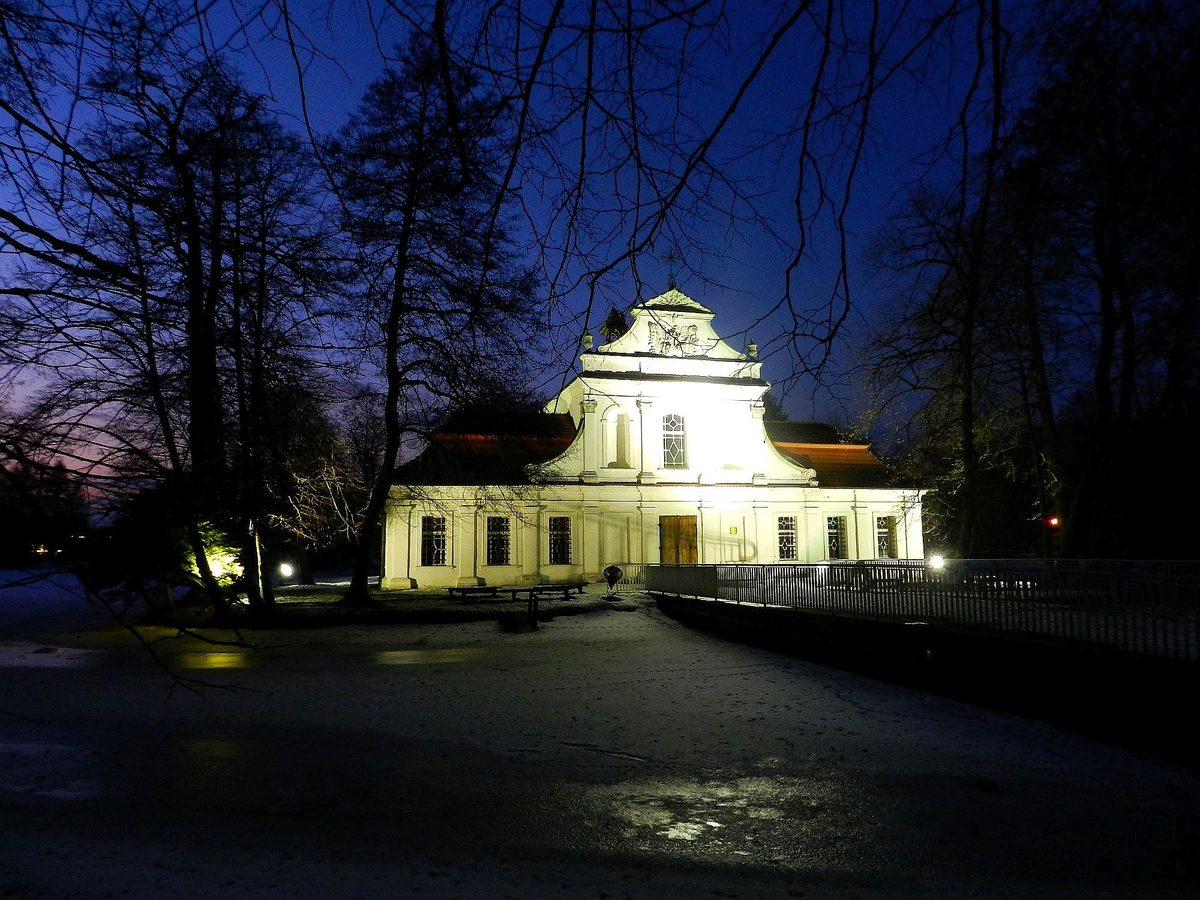 Kościół na Wodzie po zmroku