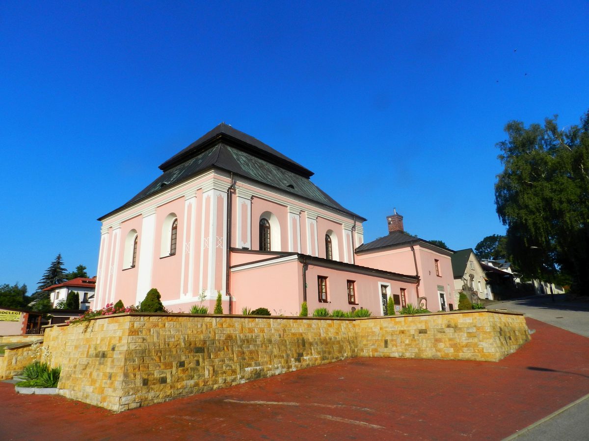 Zabytkowa synagoga w Szczebrzeszynie